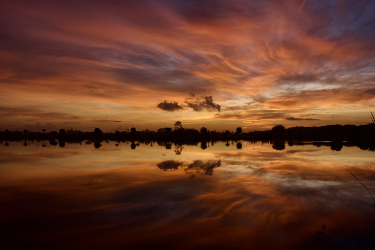 dawn at Monument Lake