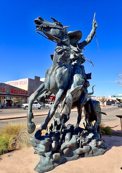 bronze horse sculpture